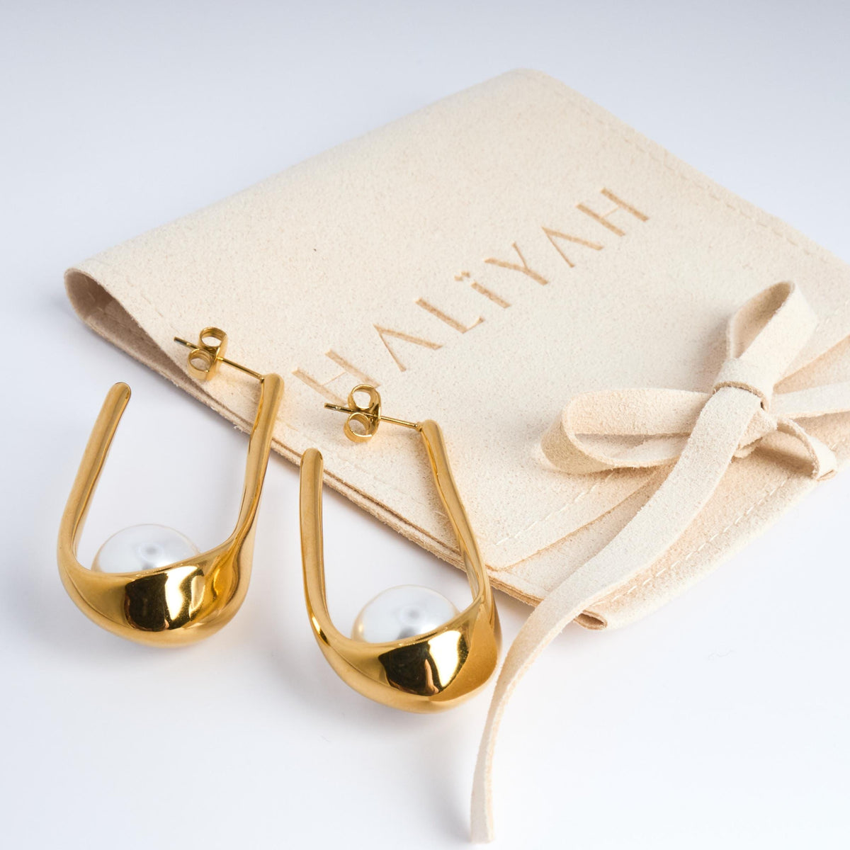 18K Gold U-Shaped Pearl Earrings | Hypoallergenic Stainless Steel