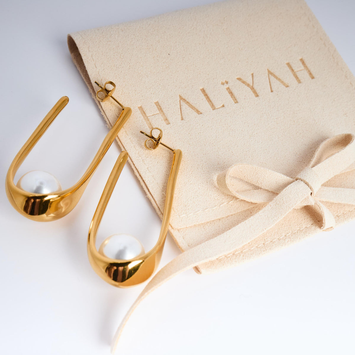 18K Gold U-Shaped Pearl Earrings | Hypoallergenic Stainless Steel